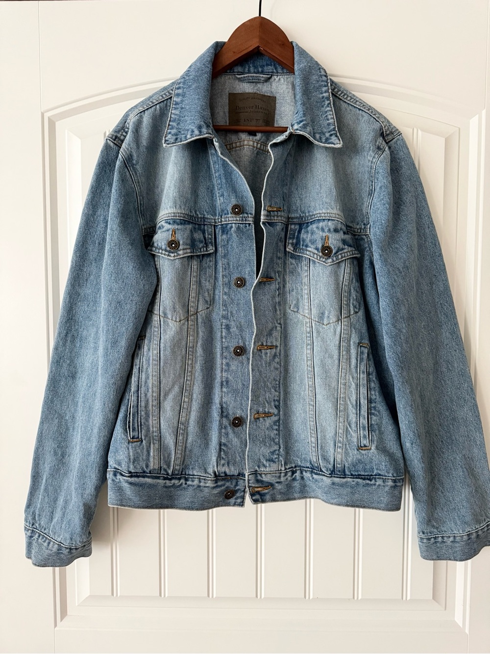 Denver Hayes Denim Jean Jacket. Size Large.